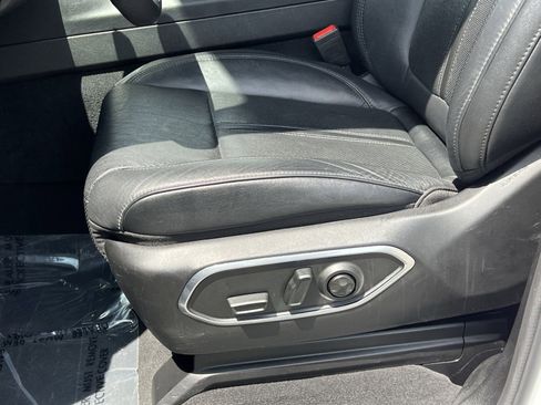 Used 2024 Jeep Wagoneer L Series II w/ Flexible Seating Group AWD/4WD image 15