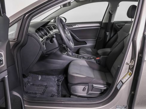 Used 2016 Volkswagen e-Golf SE w/ DC Fast Charging Package FWD image 6