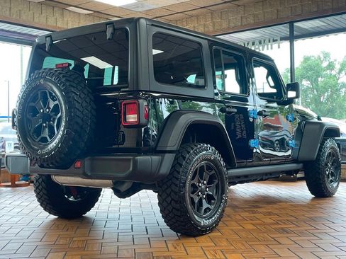Used 2023 Jeep Wrangler Unlimited w/ Cold Weather Group AWD/4WD image 10