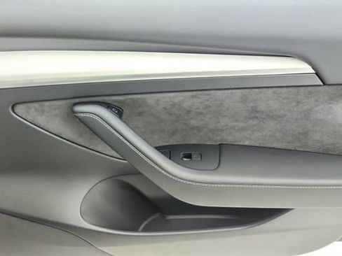 Used 2023 Tesla Model 3 Standard Range image 22