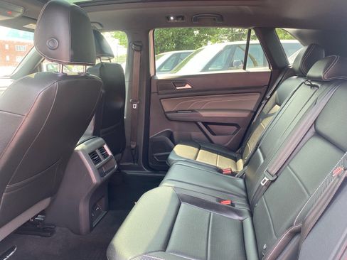 Certified 2023 Volkswagen Atlas Cross Sport SE w/ Panoramic Sunroof Package AWD/4WD image 18