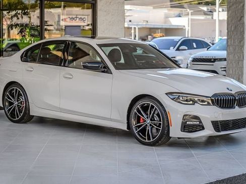 Used 2022 BMW 330i Sedan w/ M Sport Package RWD image 4