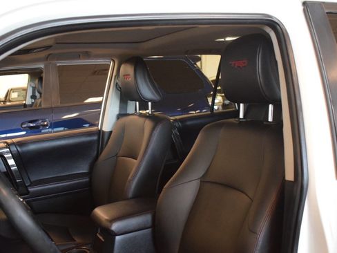 Used 2018 Toyota 4Runner TRD Off-Road Premium image 89