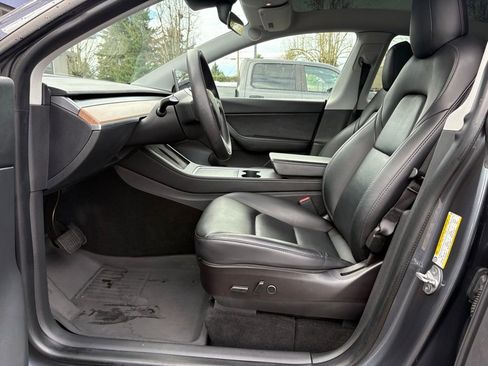 Used 2021 Tesla Model Y Long Range image 12