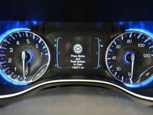 Used 2020 Chrysler Pacifica Touring w/ S Appearance Package FWD image 16