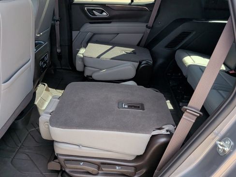 Used 2022 Chevrolet Tahoe LT w/ Luxury Package RWD image 40