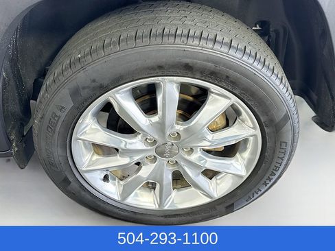 Used 2017 Jeep Cherokee Limited image 29