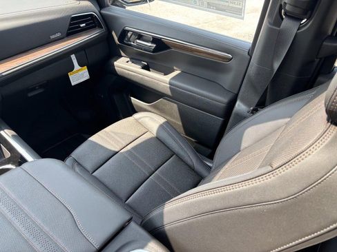 New 2026 Chevrolet Suburban High Country w/ Sun And Tow Package AWD/4WD image 10