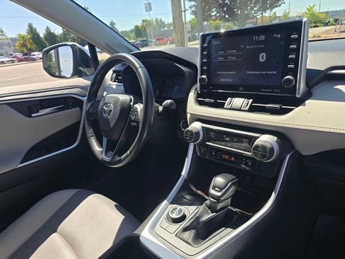 Used 2022 Toyota RAV4 Limited AWD/4WD image 10
