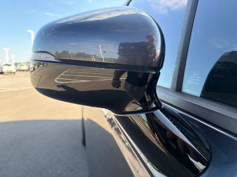 Used 2023 Kia Carnival LX FWD image 5