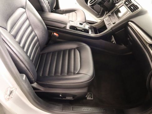 Used 2019 Ford Fusion SEL image 13