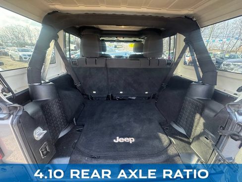Used 2017 Jeep Wrangler Unlimited Rubicon w/ Connectivity Group AWD/4WD image 24