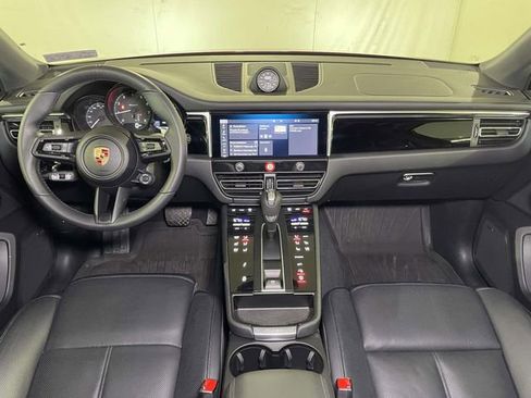 Certified 2025 Porsche Macan Turbo image 26