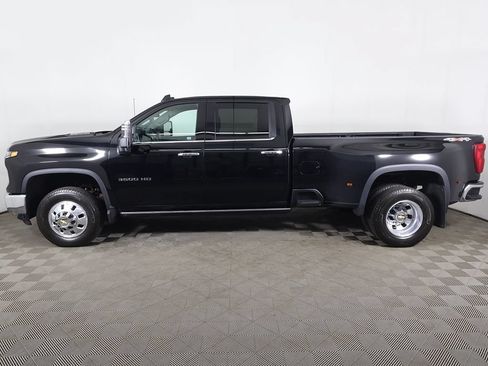 Used 2025 Chevrolet Silverado 3500 LTZ w/ LTZ Convenience Package AWD/4WD image 20