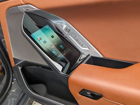 Used 2023 BMW 760i xDrive image 37