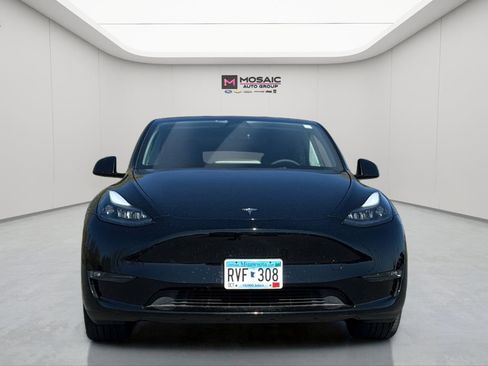 Used 2025 Tesla Model Y Long Range AWD/4WD image 2
