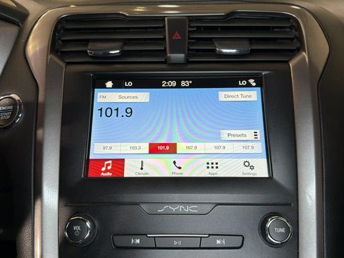 Used 2019 Ford Fusion SEL FWD image 25