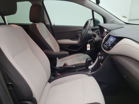 Used 2020 Chevrolet Trax LS w/ LPO, Protection Package FWD image 21