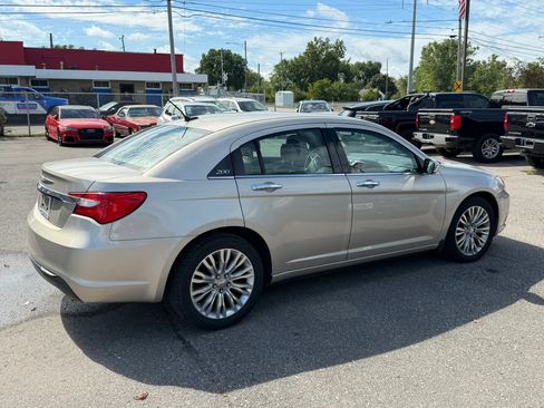 Used 2013 Chrysler 200 Limited FWD image 4