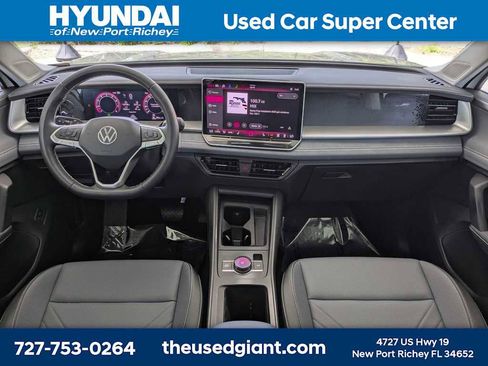 Used 2025 Volkswagen Tiguan SE w/ Panoramic Sunroof Package AWD/4WD image 20