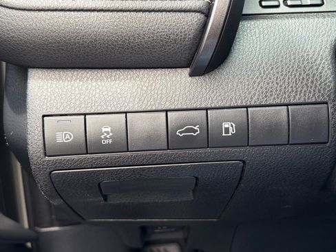 Used 2018 Toyota Camry SE FWD image 18