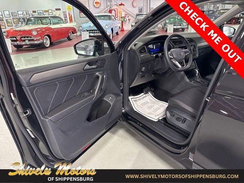 Used 2024 Volkswagen Tiguan SE image 11