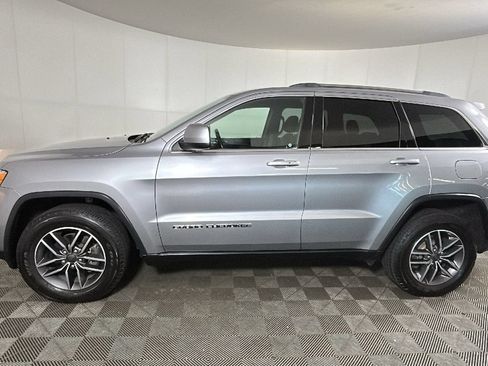 Used 2019 Jeep Grand Cherokee Laredo w/ 18" Wheel & 8.4" Radio Group AWD/4WD image 7
