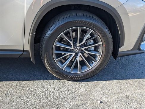 Used 2025 Lexus NX 350h 350h Premium image 6