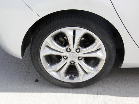 Used 2013 Hyundai Elantra GT w/ Touch & Go Pkg image 28