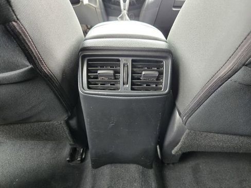 Used 2019 Nissan Rogue S FWD image 11