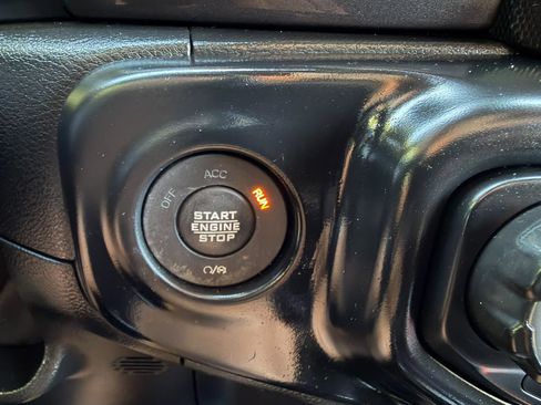 Used 2021 Jeep Wrangler Unlimited Sahara image 35