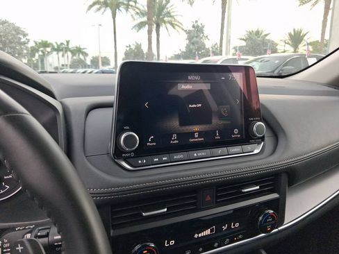 Certified 2025 Nissan Rogue SV FWD image 21