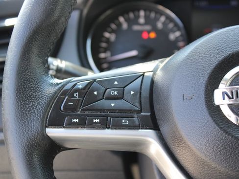 Used 2019 Nissan Rogue SV FWD image 24