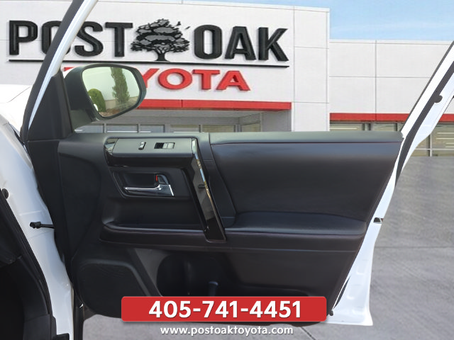 Used 2017 Toyota 4Runner TRD Off-Road Premium AWD/4WD image 33