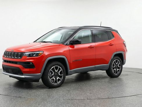 Used 2025 Jeep Compass Trailhawk AWD/4WD image 3