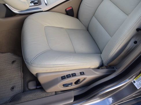 Used 2011 Volvo XC70 3.2 w/ Premium Pkg image 38