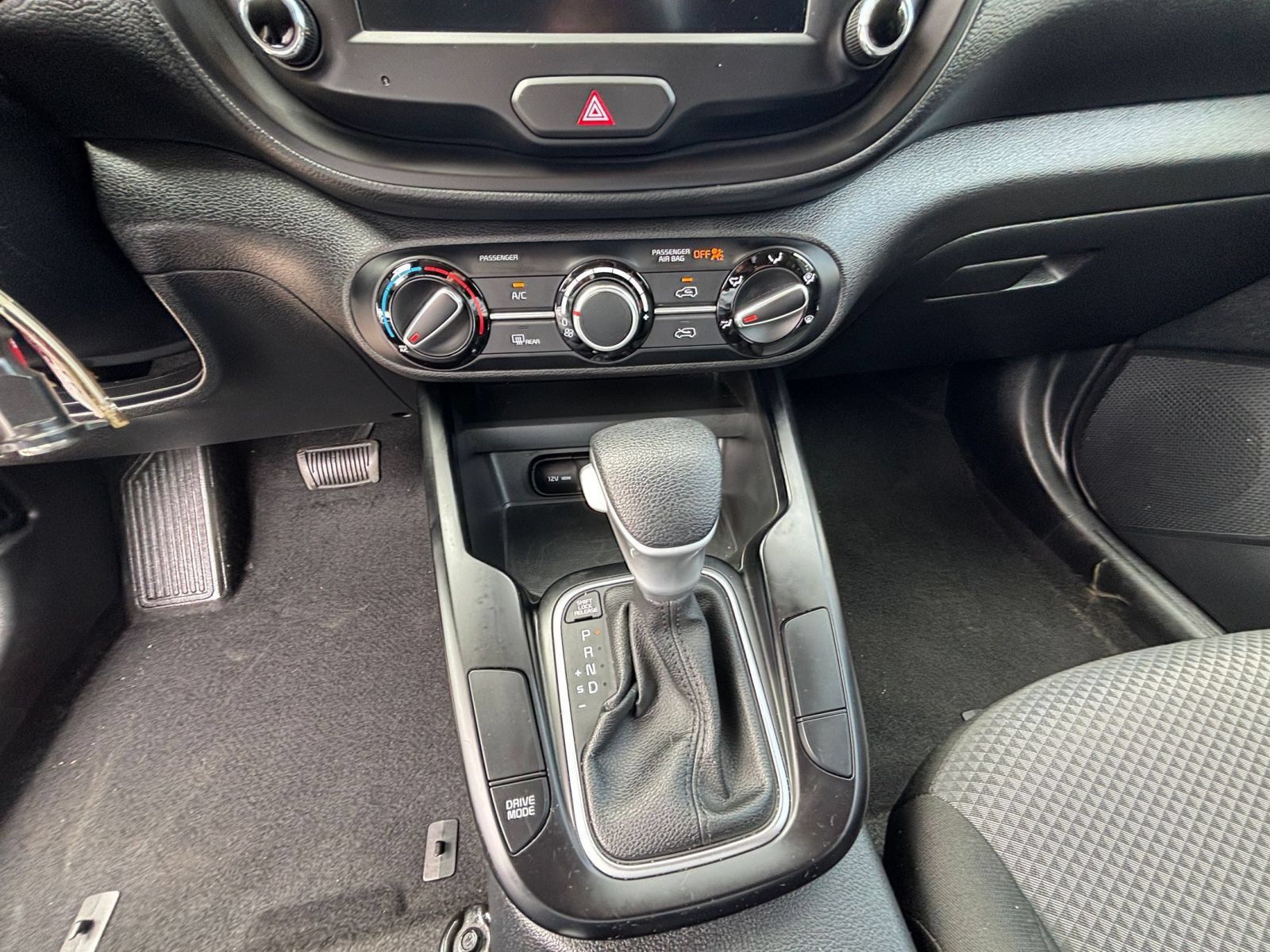 Used 2025 Kia Soul LX w/ LX Technology Package FWD image 40