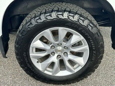 Used 2023 Chevrolet Silverado 1500 Custom AWD/4WD image 16