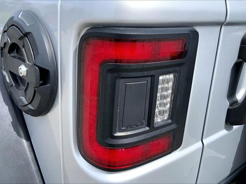 Used 2022 Jeep Wrangler Unlimited Sport AWD/4WD image 28