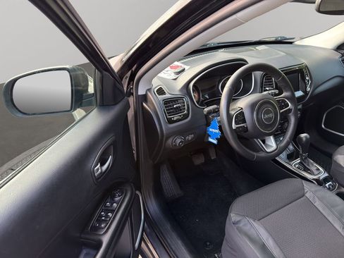 Used 2019 Jeep Compass Latitude AWD/4WD image 5