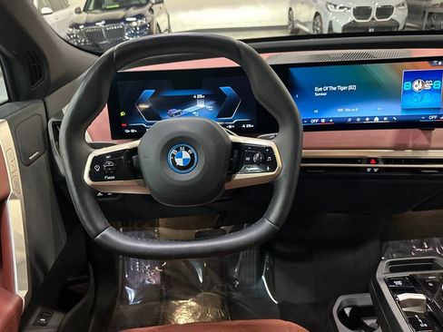 Used 2024 BMW iX xDrive50 w/ Premium Package AWD/4WD image 16