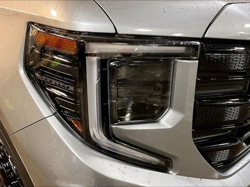 Used 2024 GMC Sierra 1500 Elevation image 32