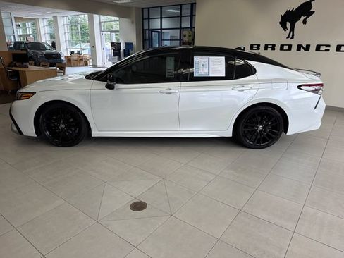Used 2022 Toyota Camry XSE FWD image 5