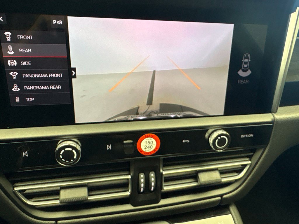Certified 2026 Porsche Macan AWD/4WD image 36
