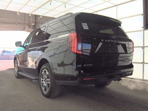 Used 2025 Ford Expedition Active image 16