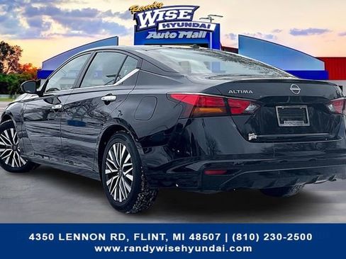 Used 2024 Nissan Altima 2.5 SV image 14