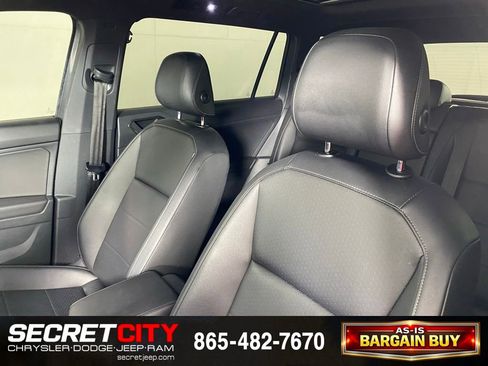 Used 2018 Volkswagen Tiguan SEL w/ R-Line Package AWD/4WD image 10