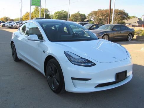 Used 2019 Tesla Model 3 Standard Range image 4