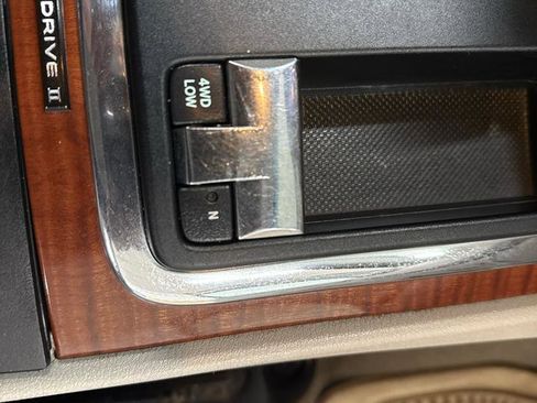 Used 2005 Jeep Grand Cherokee Limited image 24