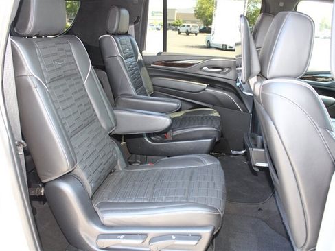 Used 2022 Cadillac Escalade ESV Sport Platinum AWD/4WD image 32